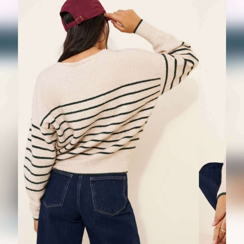 Madewell Wedged V-Neck Sweater - Picture 2 of 9